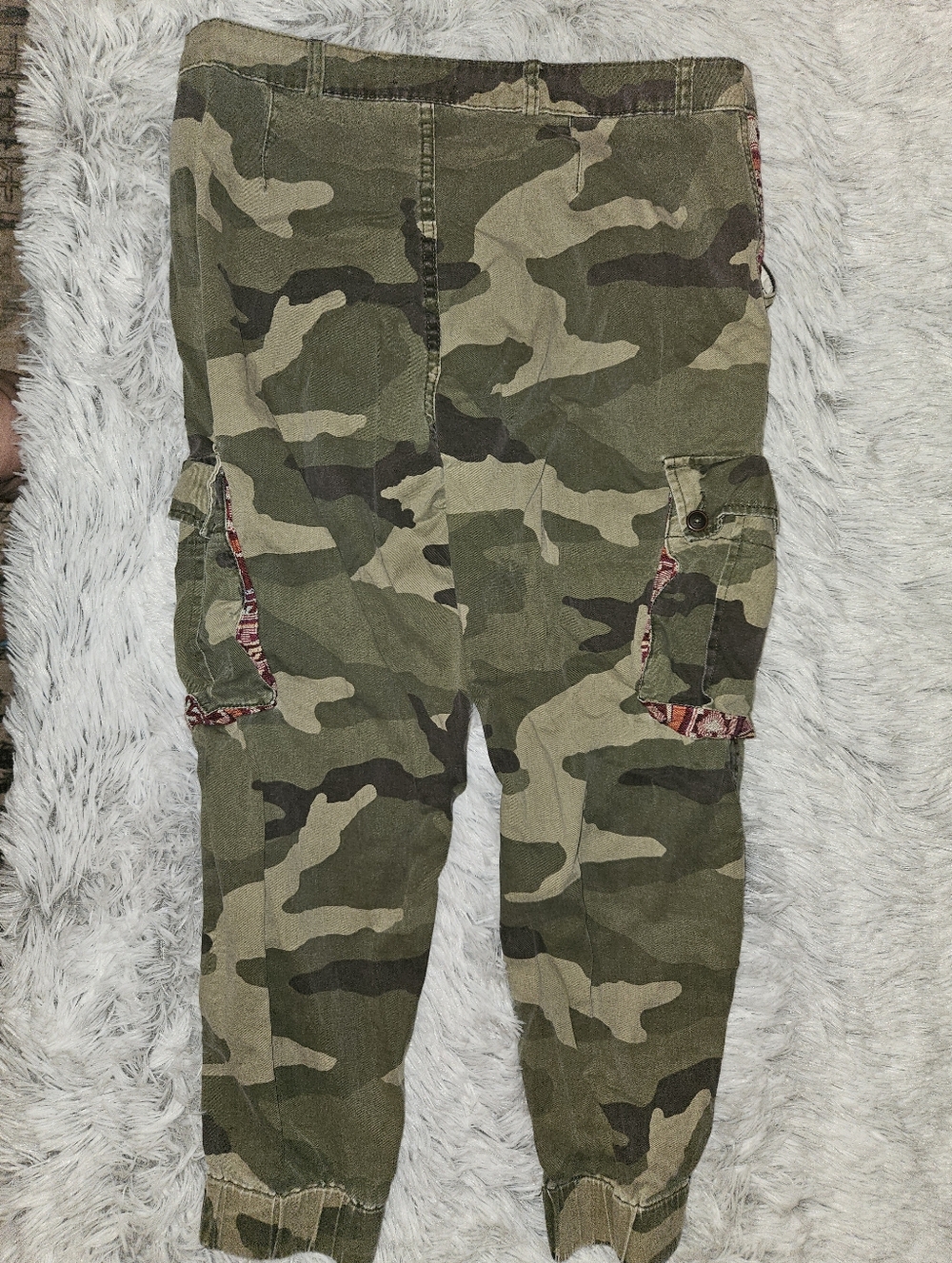 BDG Camo Cargo Pants Size 30 Tapered Leg Aztec Pocket Detail Streetwear Utility - Picture 6 of 7